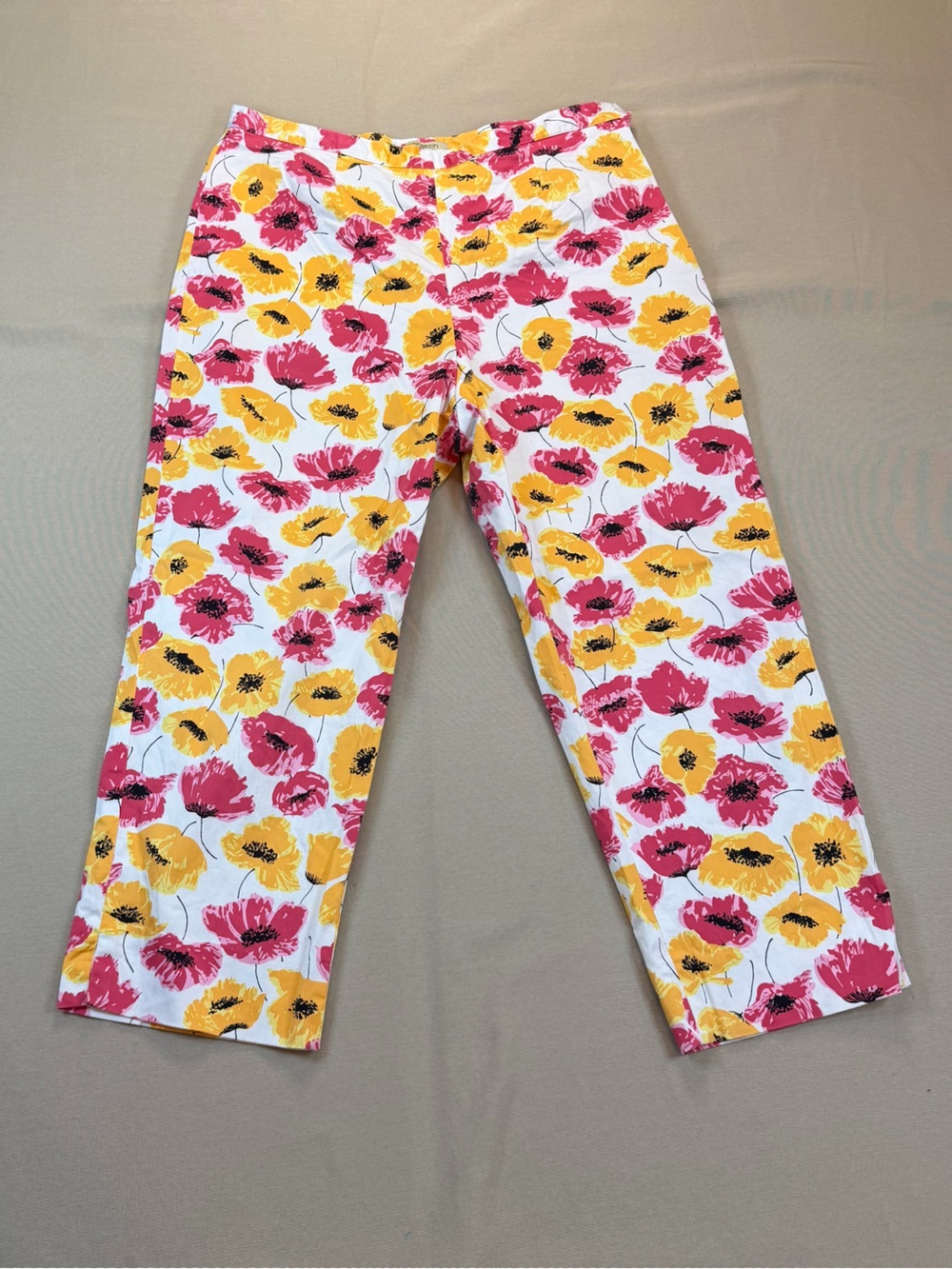 Jones New York White Cropped Pants with Pink & Yellow Floral Print
